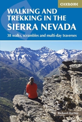 Walking and Trekking in the Sierra Nevada: 38 Walks, Scrambles and Multi-Day Traverses by Hartley, Richard