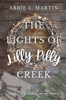 The Lights of Lilly Pilly Creek: Cozy ghost mystery amateur sleuth by Martin, Abbie L.