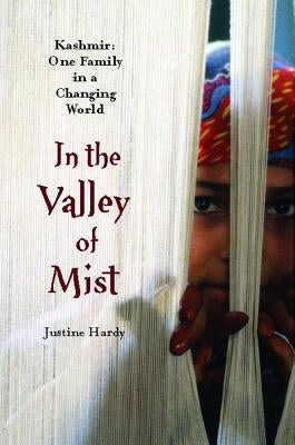 In the Valley of Mist: Kashmir: One Family in a Changing World by Hardy, Justine