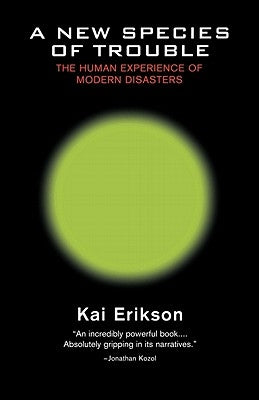 A New Species of Trouble: The Human Experience of Modern Disasters by Erikson, Kai